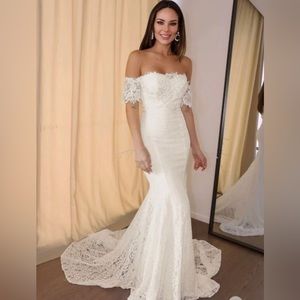 Trumpet/Mermaid off the shoulder short sleeves lace wedding dress